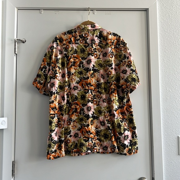 Levi’s Men’s Floral Short Sleeve Button-down - Picture 2 of 4